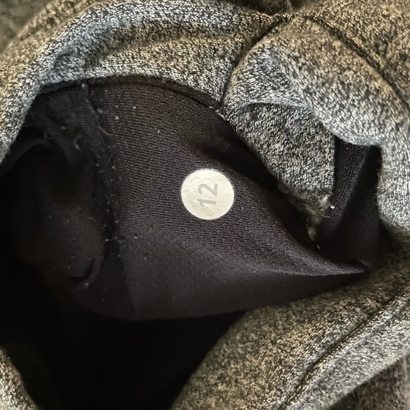 Sz.12 Lululemon pullover hoodie. Lined and heavier material. - Picture 3 of 5